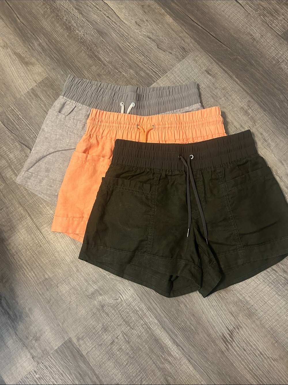 Athleta Retreat Linen Mid rise 4” Short Size 2